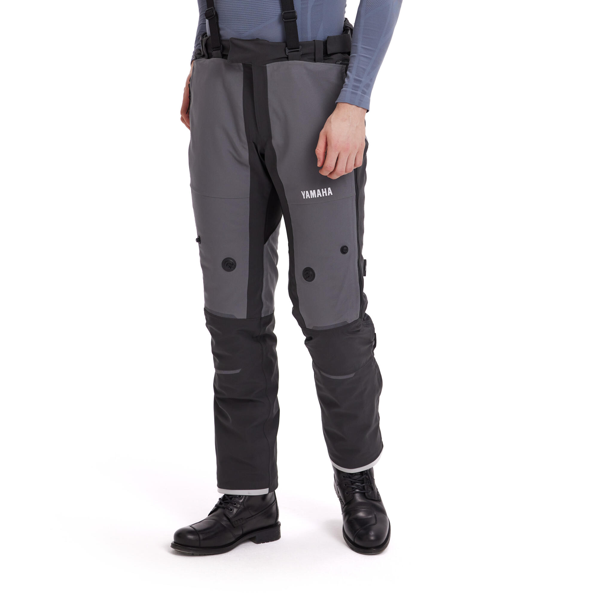 A25-STP01-F0-0L-Sport-Tour-pant-men-Studio-002