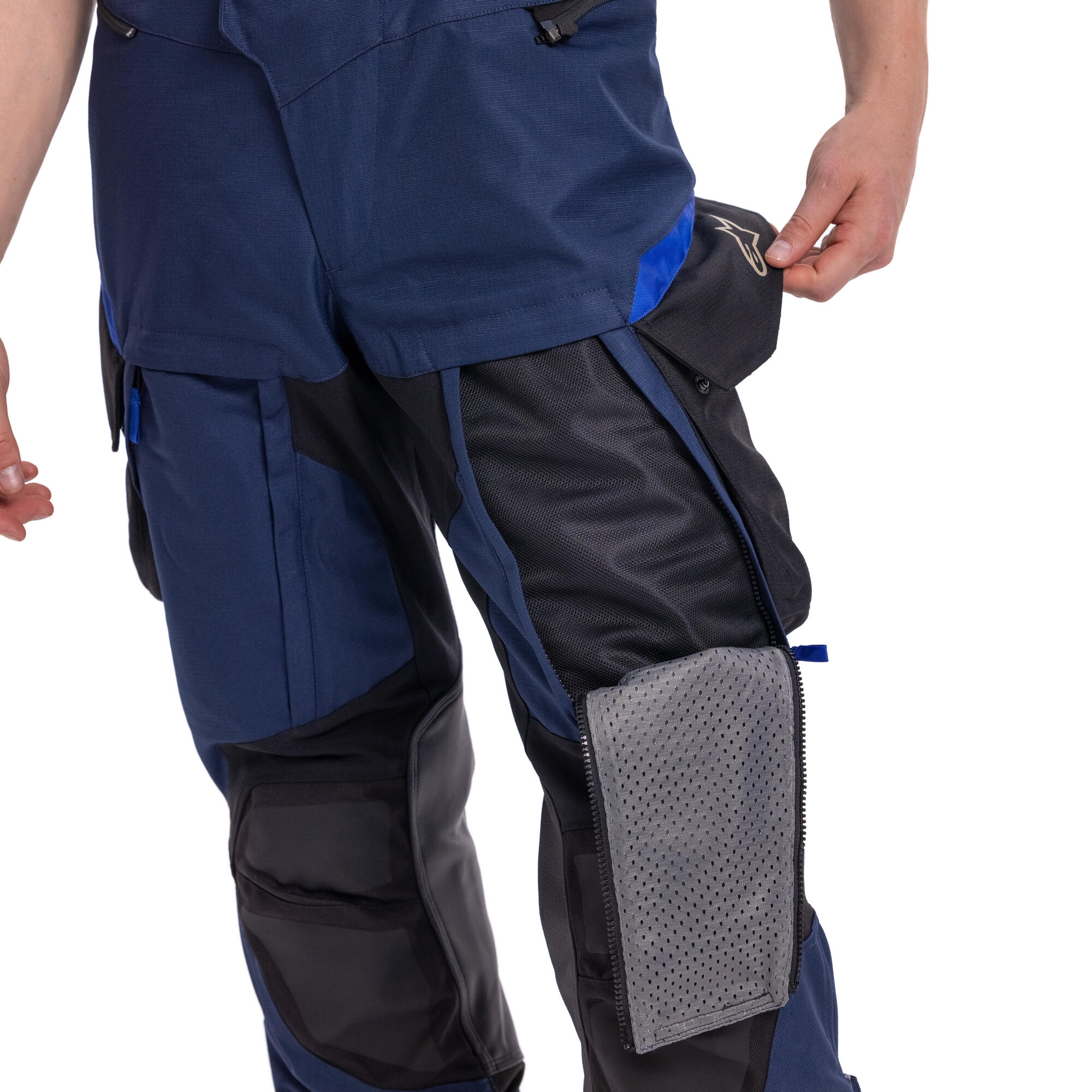 A25-ADP01-E4-0L-adventure-pant-men-Studio-004