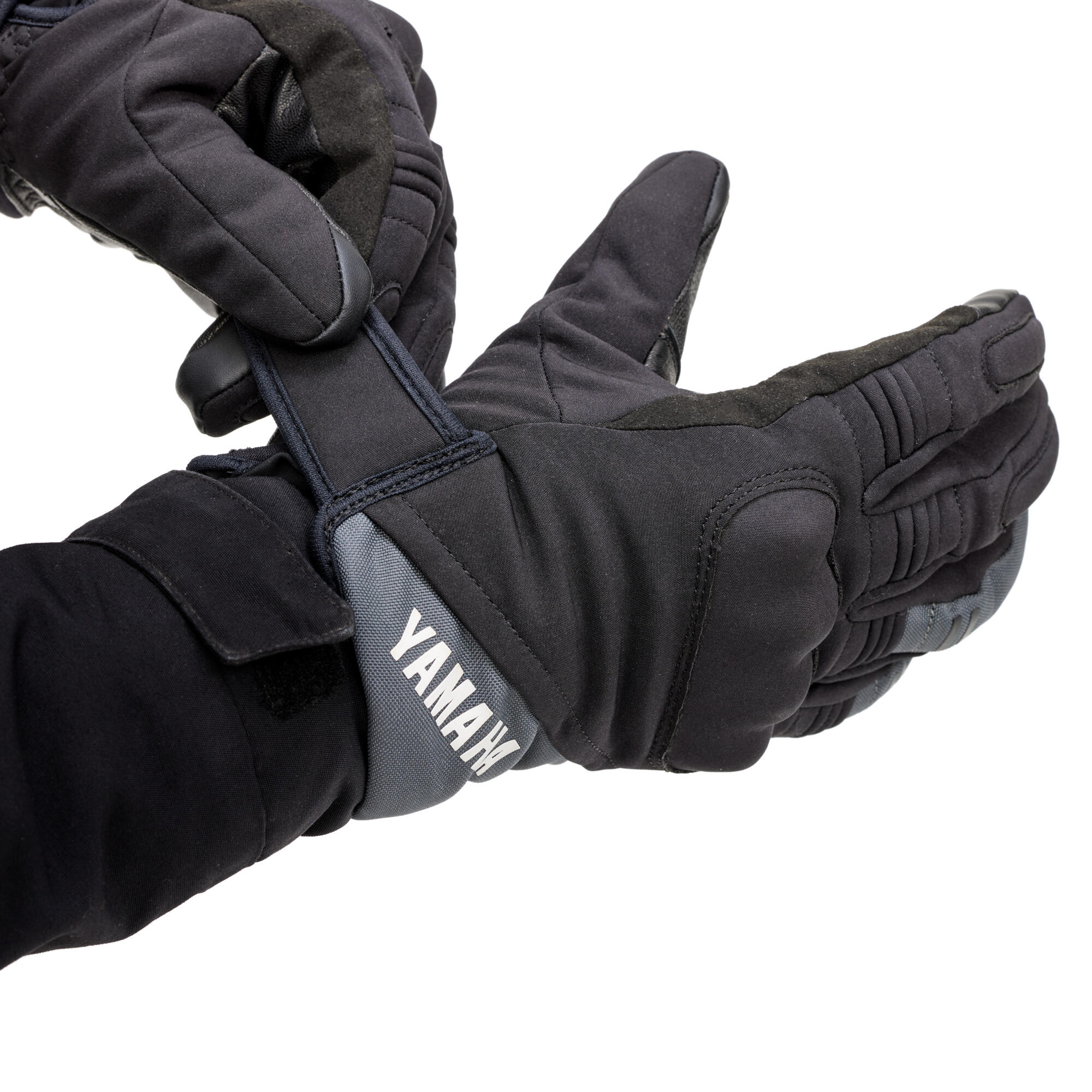 A24-SC111-B4-0L-24-scooter-winter-glove-men-Romania-Studio-005