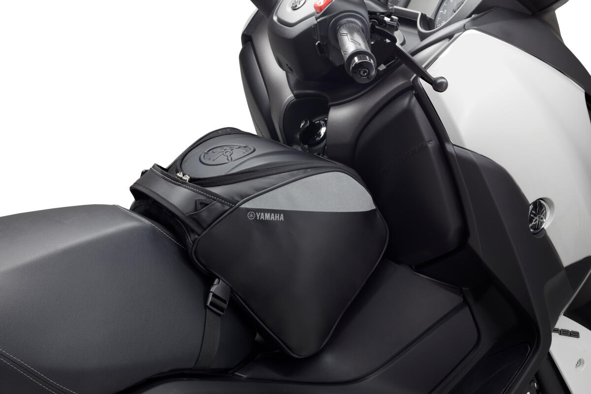 B74-F0750-00-00-CONSOLE-BAG-Studio-003_Tablet