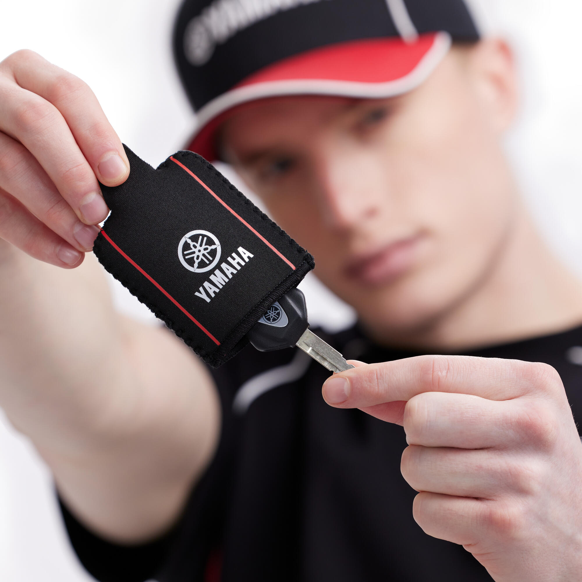 N25-RK005-B7-00-REVS-PROTECTIVE-KEYCHAIN-Studio-0014Rxz5ejdGgdnX