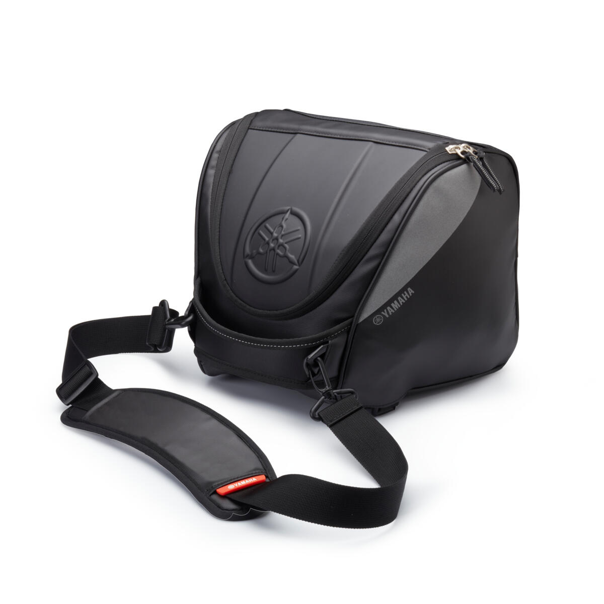 B74-F0750-00-00-CONSOLE-BAG-Studio-002_Tablet