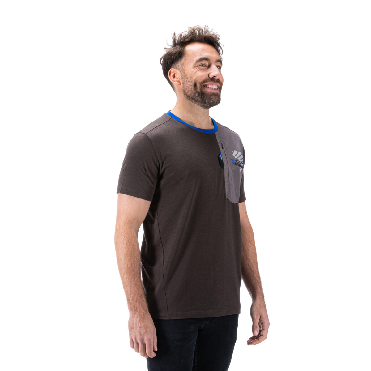 B23-TE103-D0-0L-23-Tenere-travel-T-shirt-men-Hoodoos-EU-Studio-002_Tablet