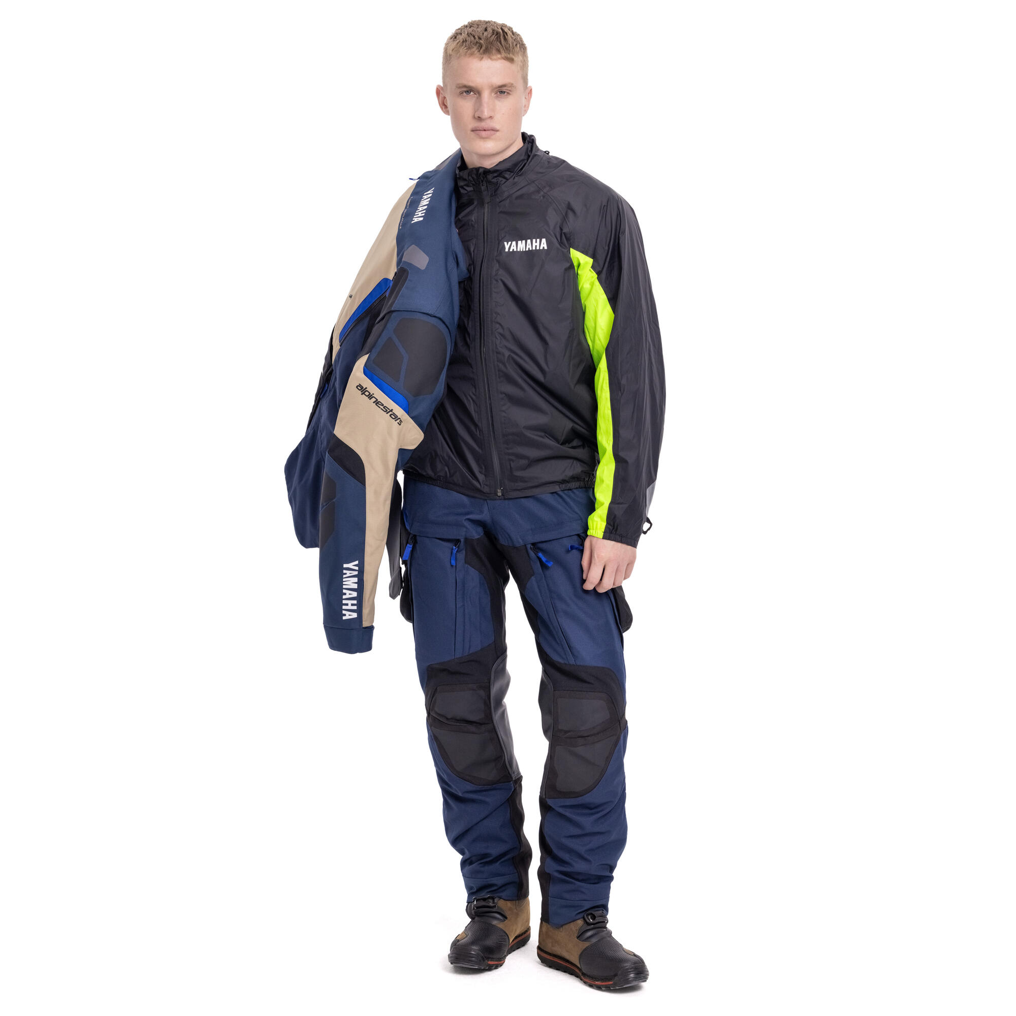 A25-ADJ01-E4-0L-adventure-jacket-men-Studio-004