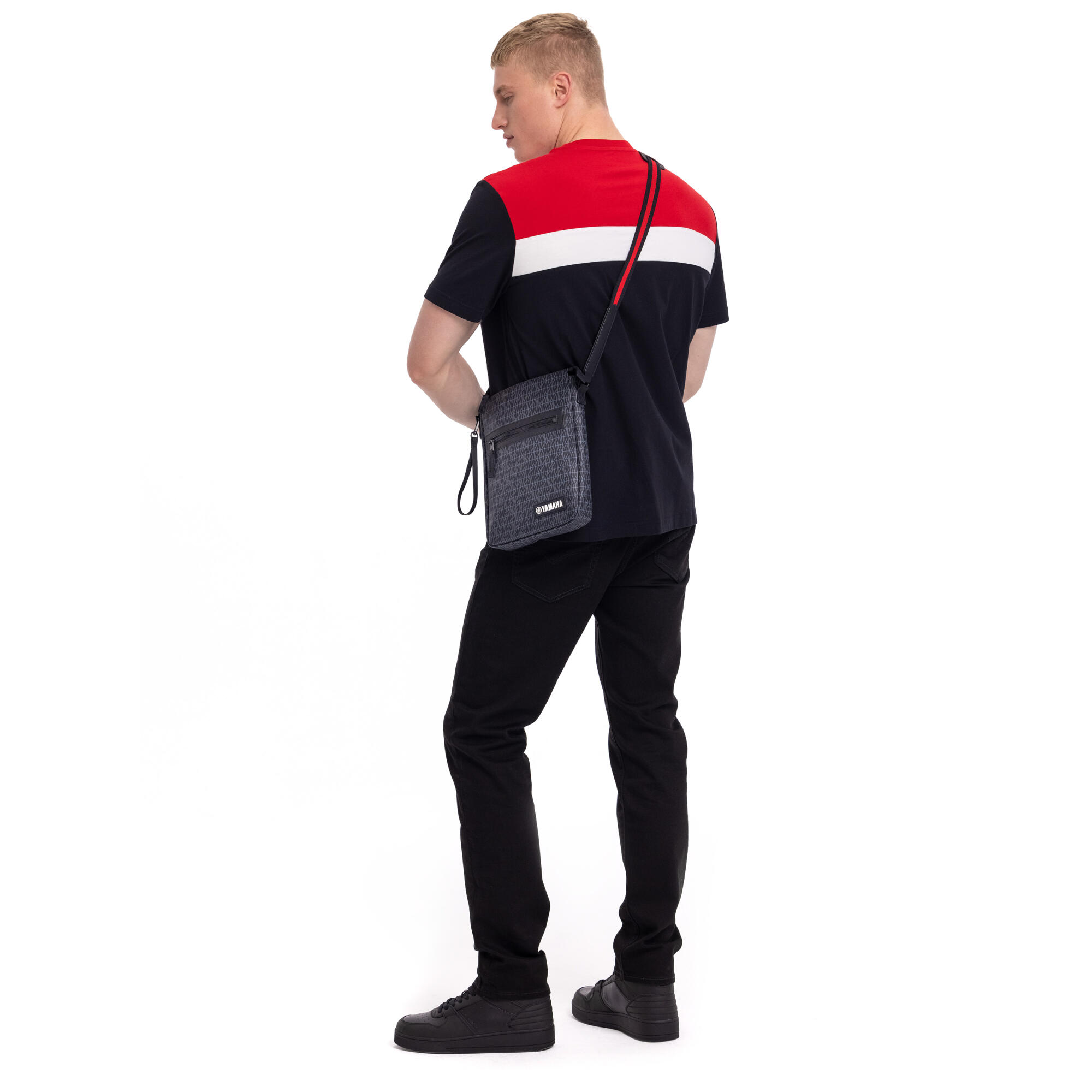 T25-RV003-B7-00-25-Revs-messenger-bag-Vienne-Studio-003