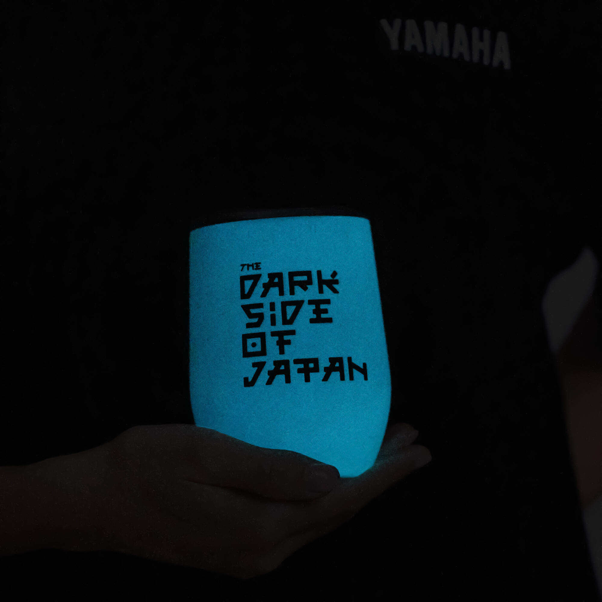 N25-EB004-E0-00-HYPERNAKED-GLOWING-CUP-Studio-002