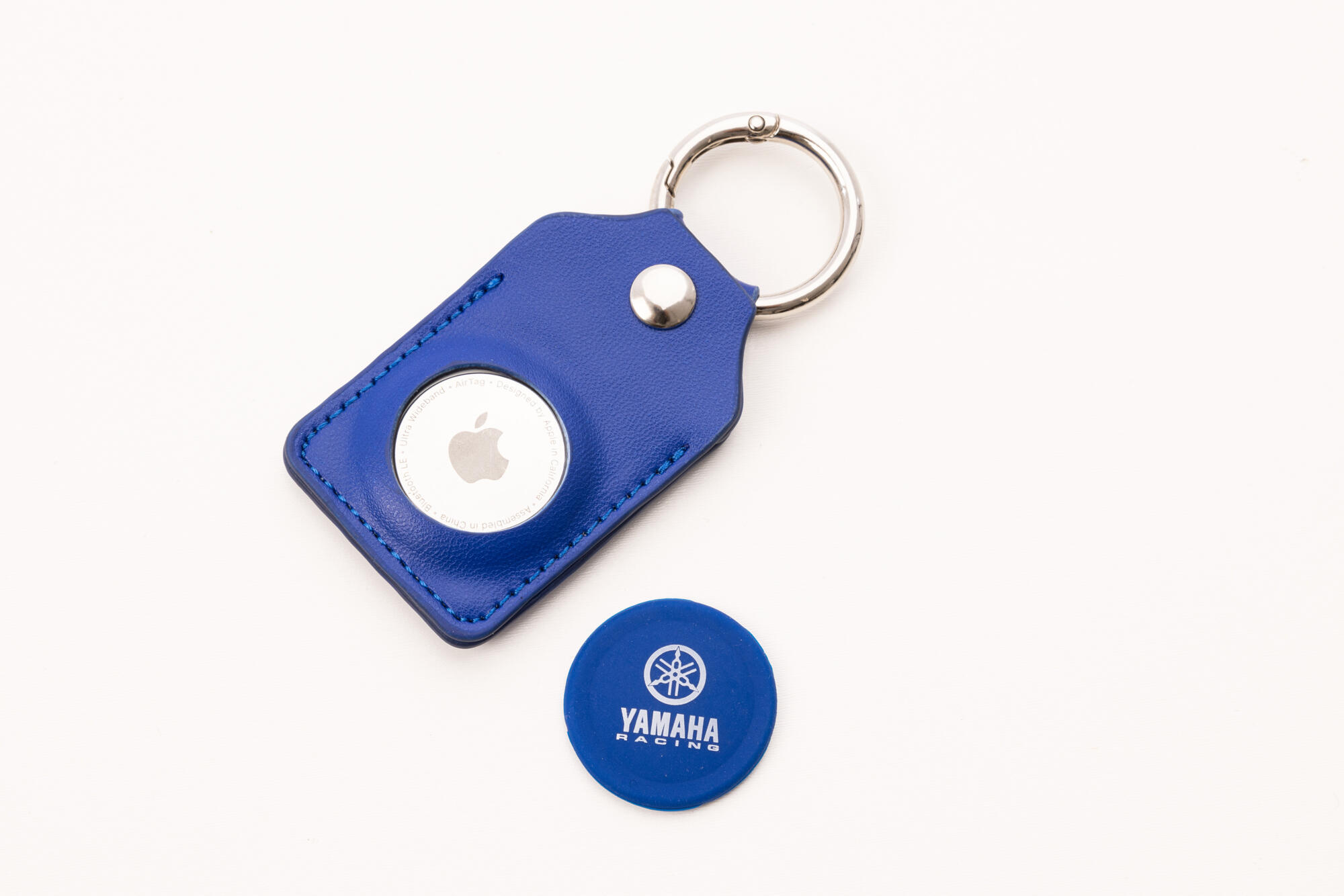 N24-JK006-E0-00-YAMAHA-RACING-TAG-KEYRING-Studio-002