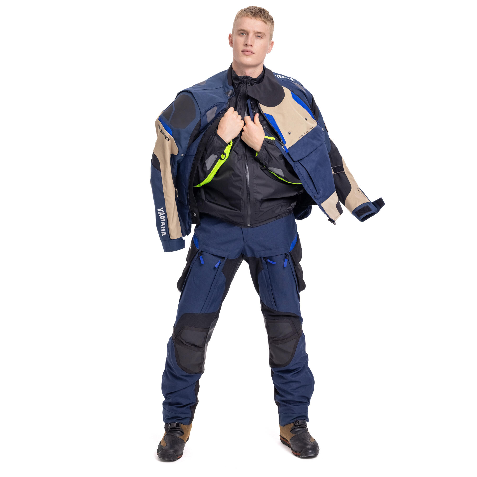 A25-ADJ01-E4-0L-adventure-jacket-men-Studio-005