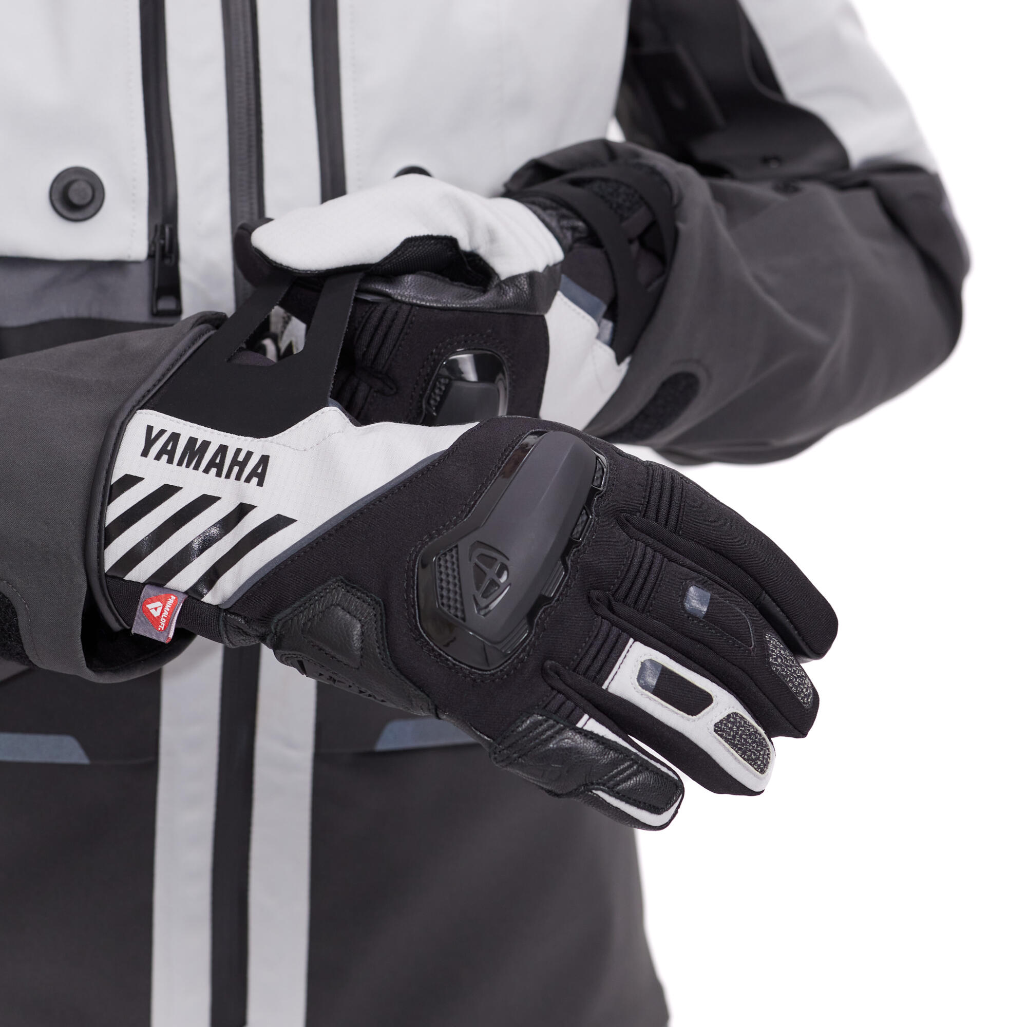A25-STG02-B1-0M-25-sport-tour-winter-gloves-women-Studio-001