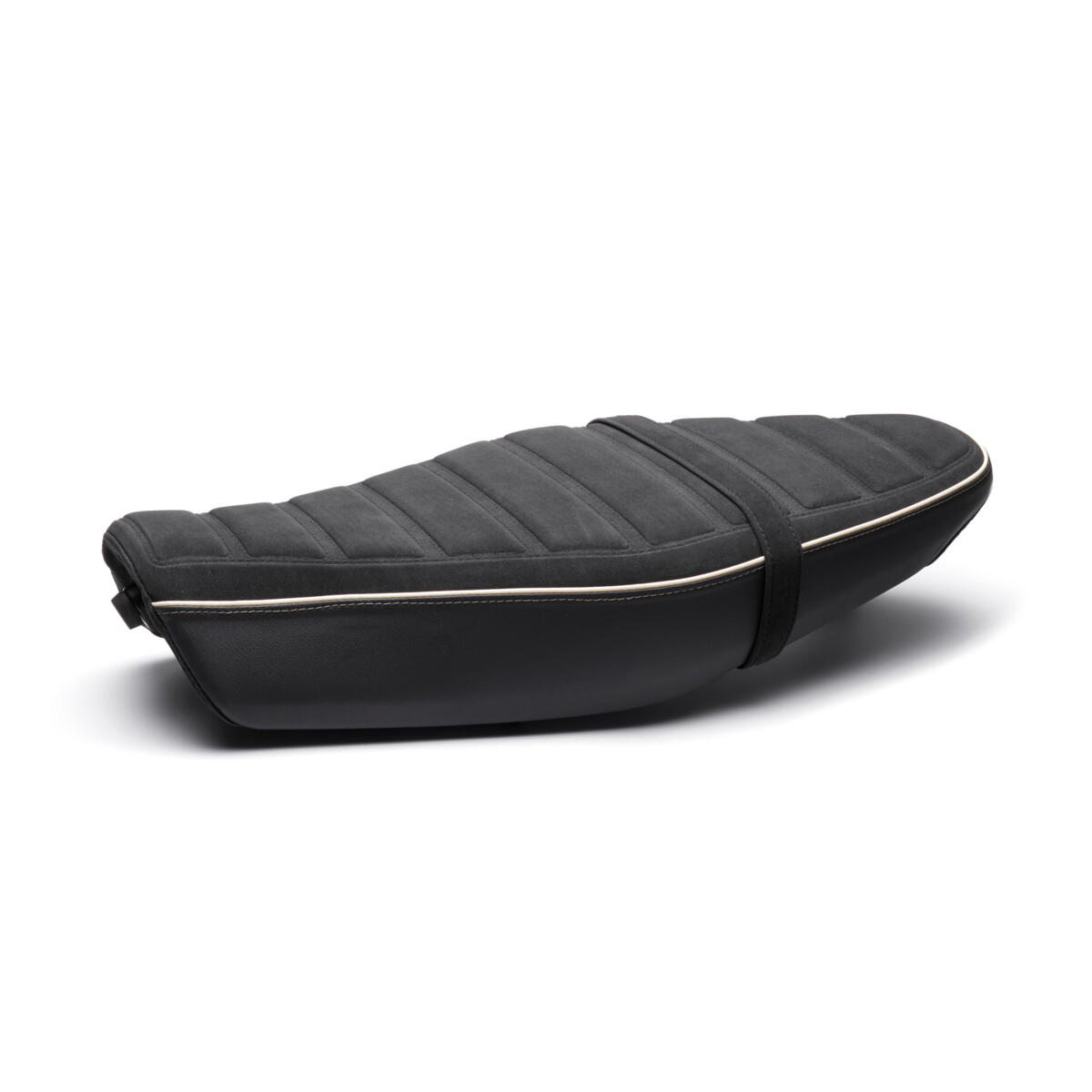 B34-F4730-M1-00-XSR700-FLAT-SEAT-EU-Studio-001_Tablet