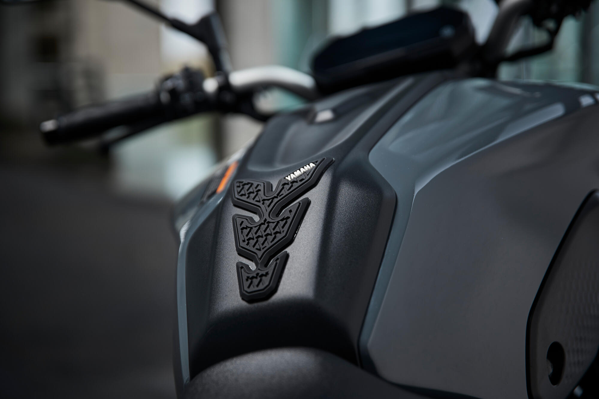 2021-Yamaha-MT07-EU-Storm_Fluo-Accessorized-detail-010-03-1