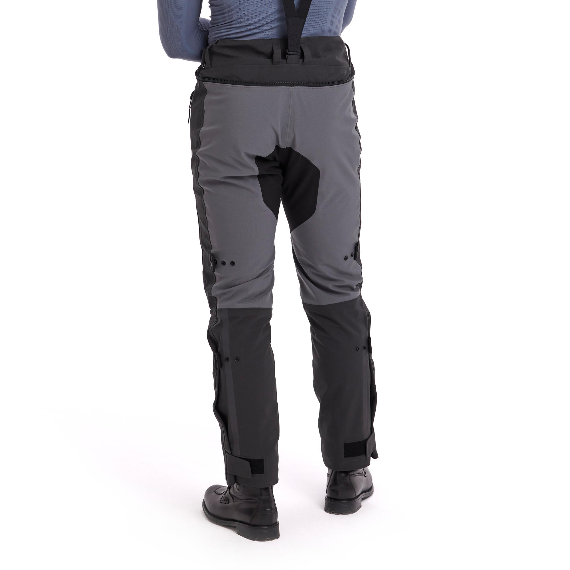 A25-STP01-F0-0L-Sport-Tour-pant-men-Studio-004