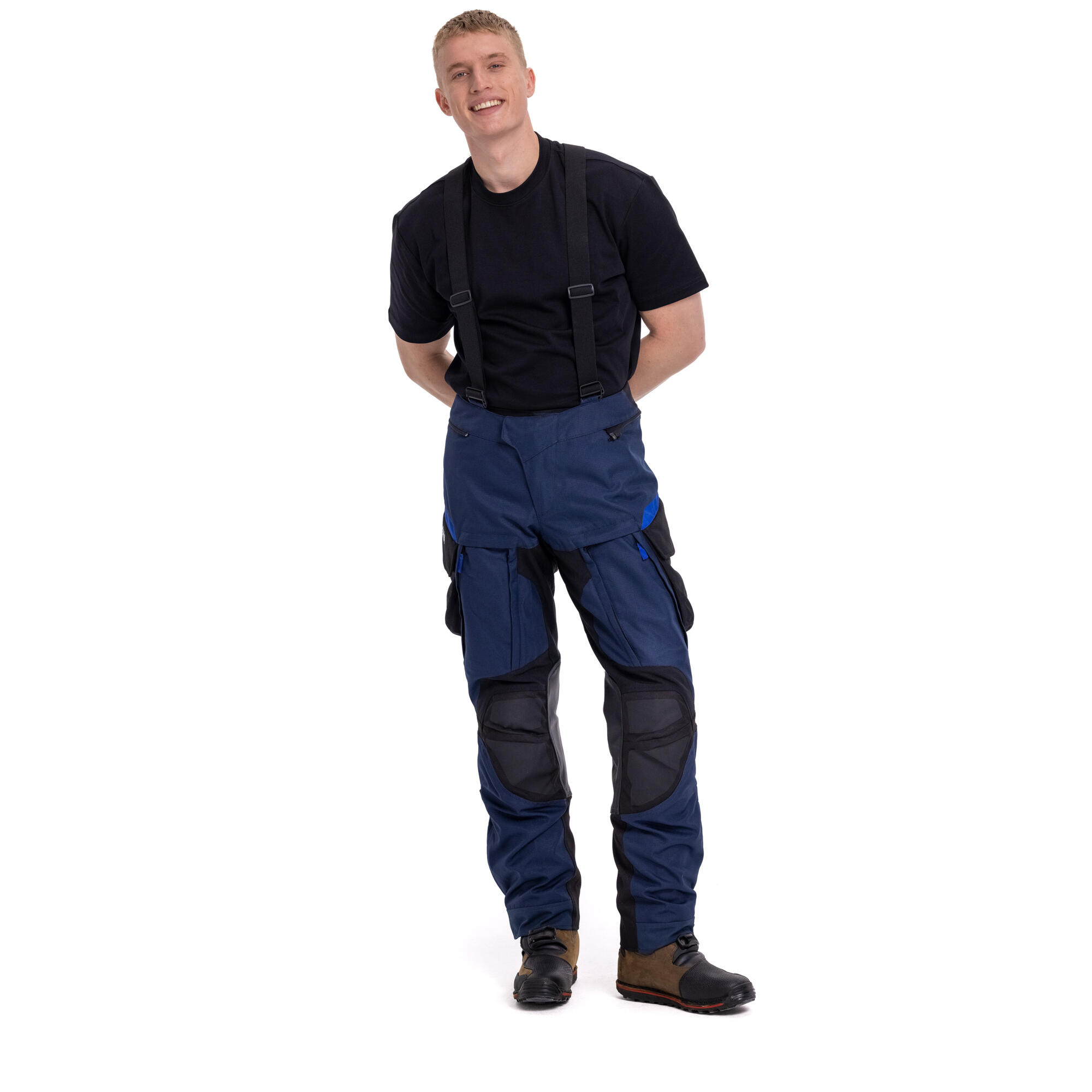 A25-ADP01-E4-0L-adventure-pant-men-Studio-002