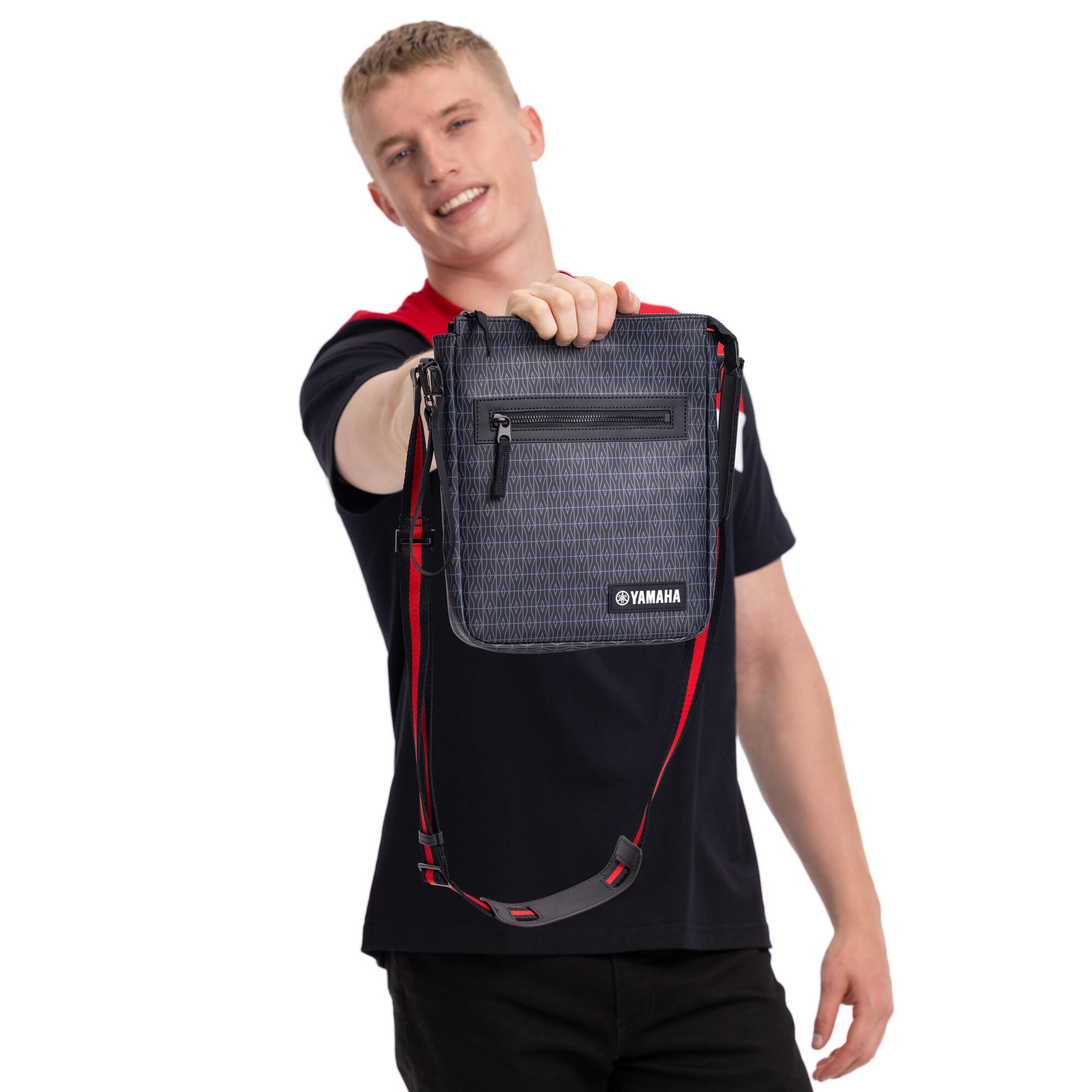 T25-RV003-B7-00-25-Revs-messenger-bag-Vienne-Studio-001