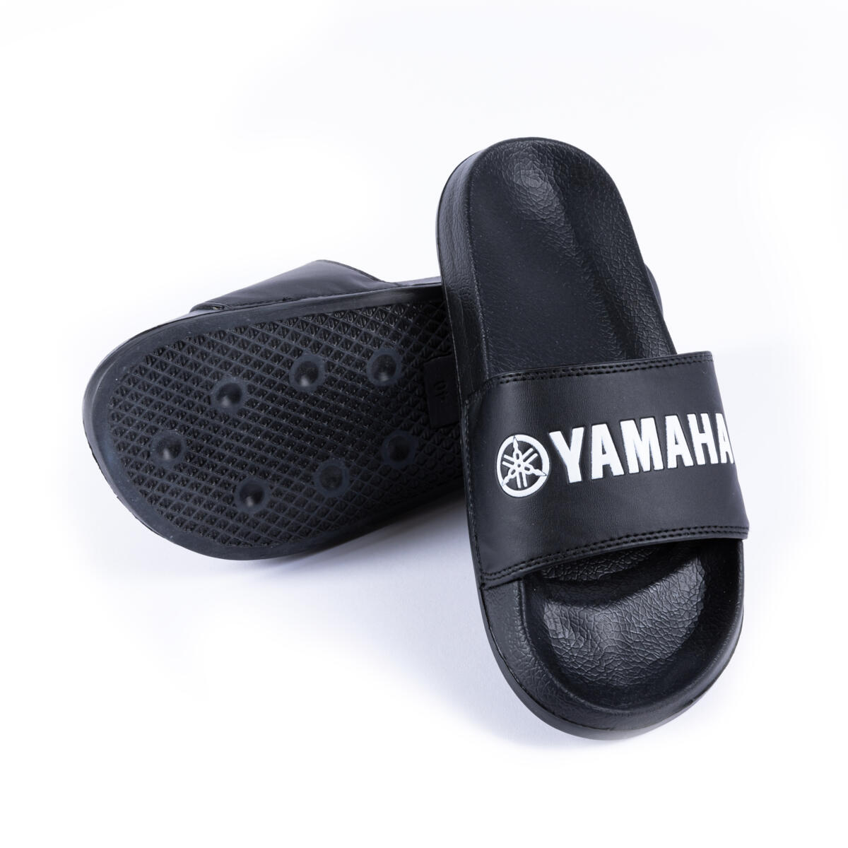 N23-RV305-B9-37-Yamaha-REVS-Beach-Sliders-black-EU-Studio-013_Tablet