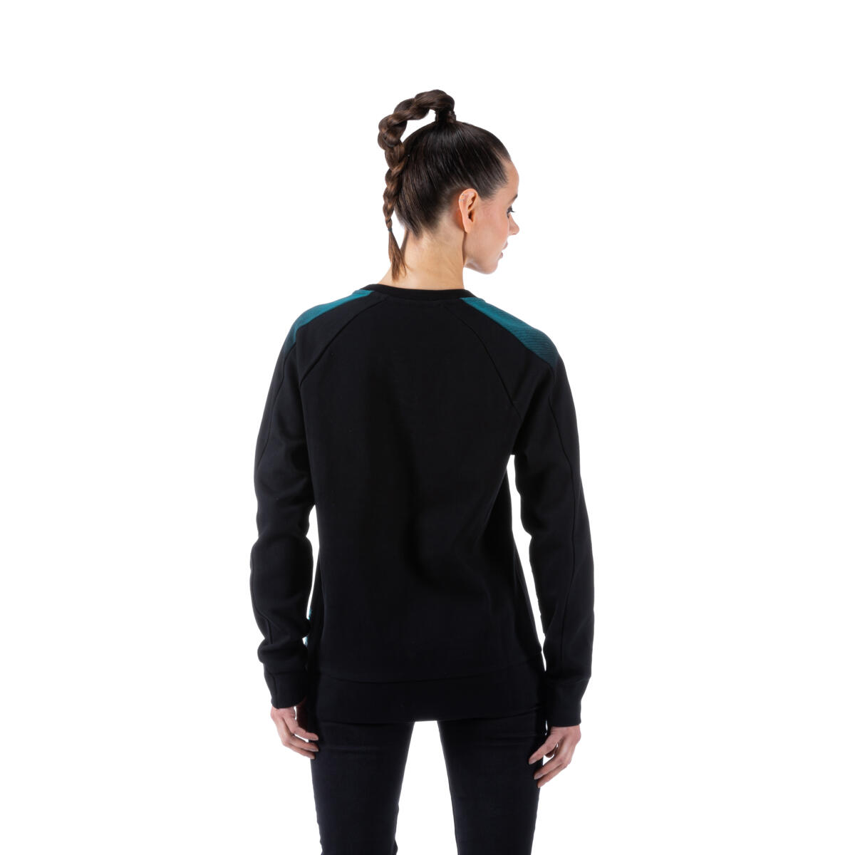 B23-MT211-B0-0M-23-MT-sweater-women-Lincoln-EU-Studio-003_Tablet