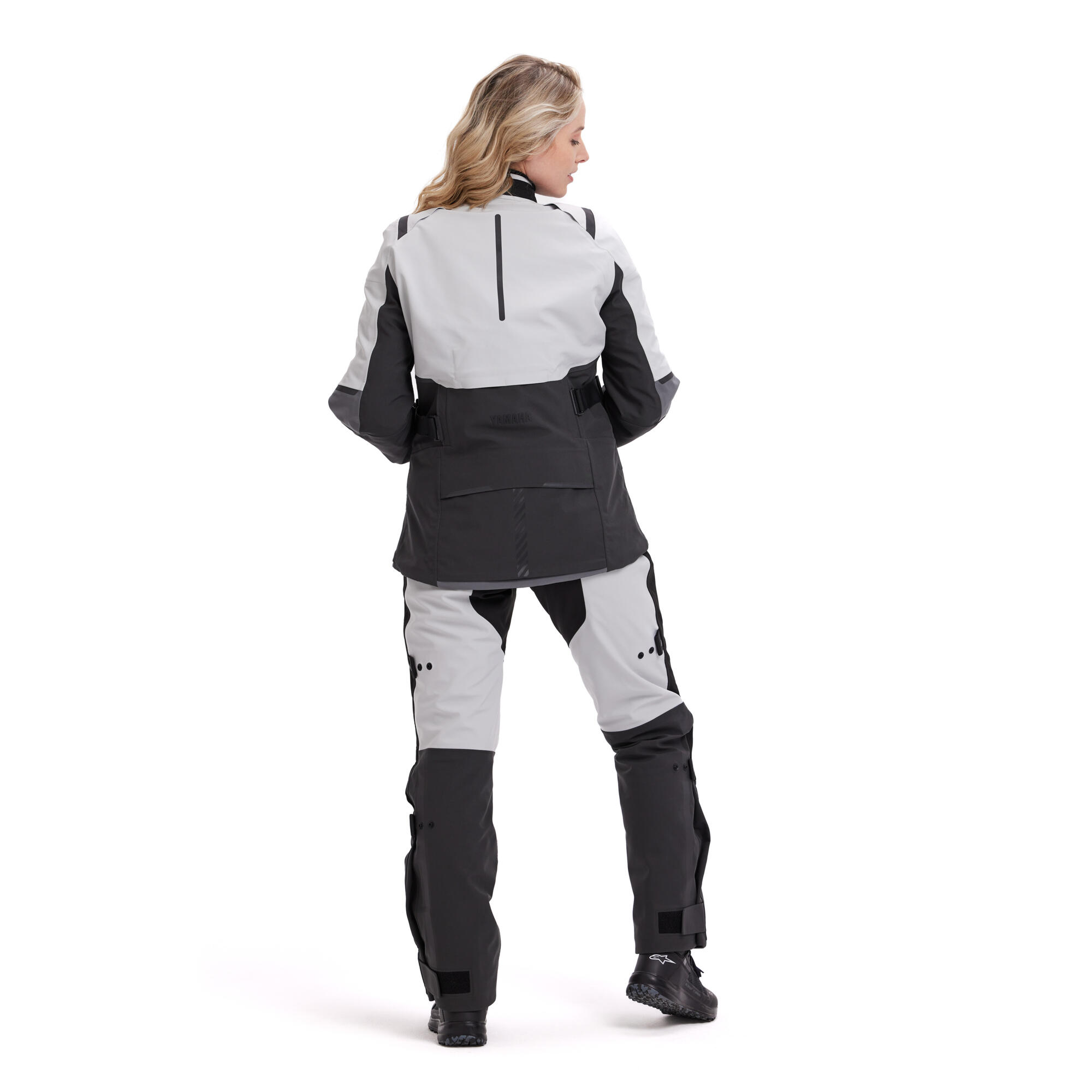 A25-STJ02-F2-0M-25-sport-tour-jacket-women-Studio-004