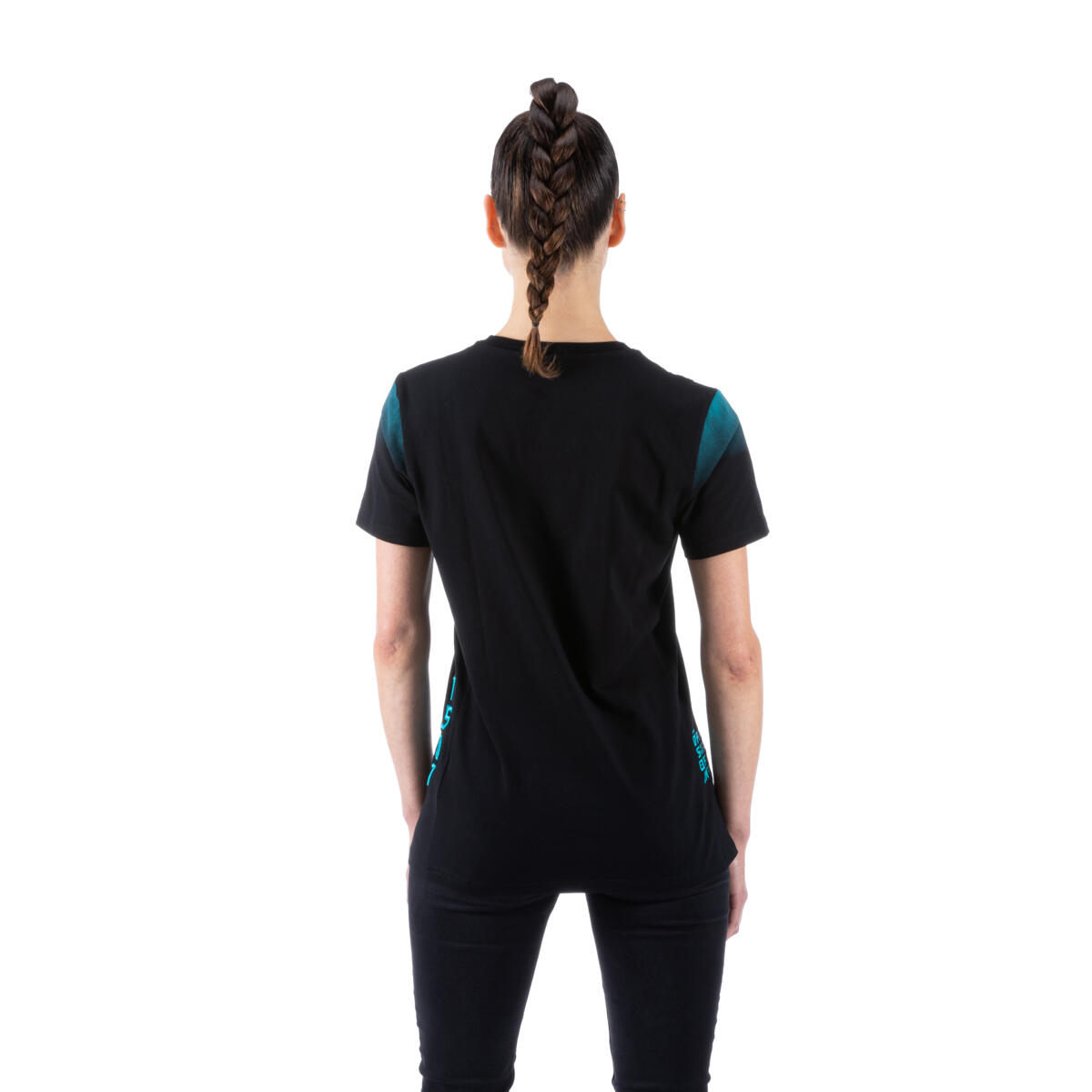 B23-MT201-B0-0M-23-MT-T-shirt-women-Fe-EU-Studio-003_Tablet