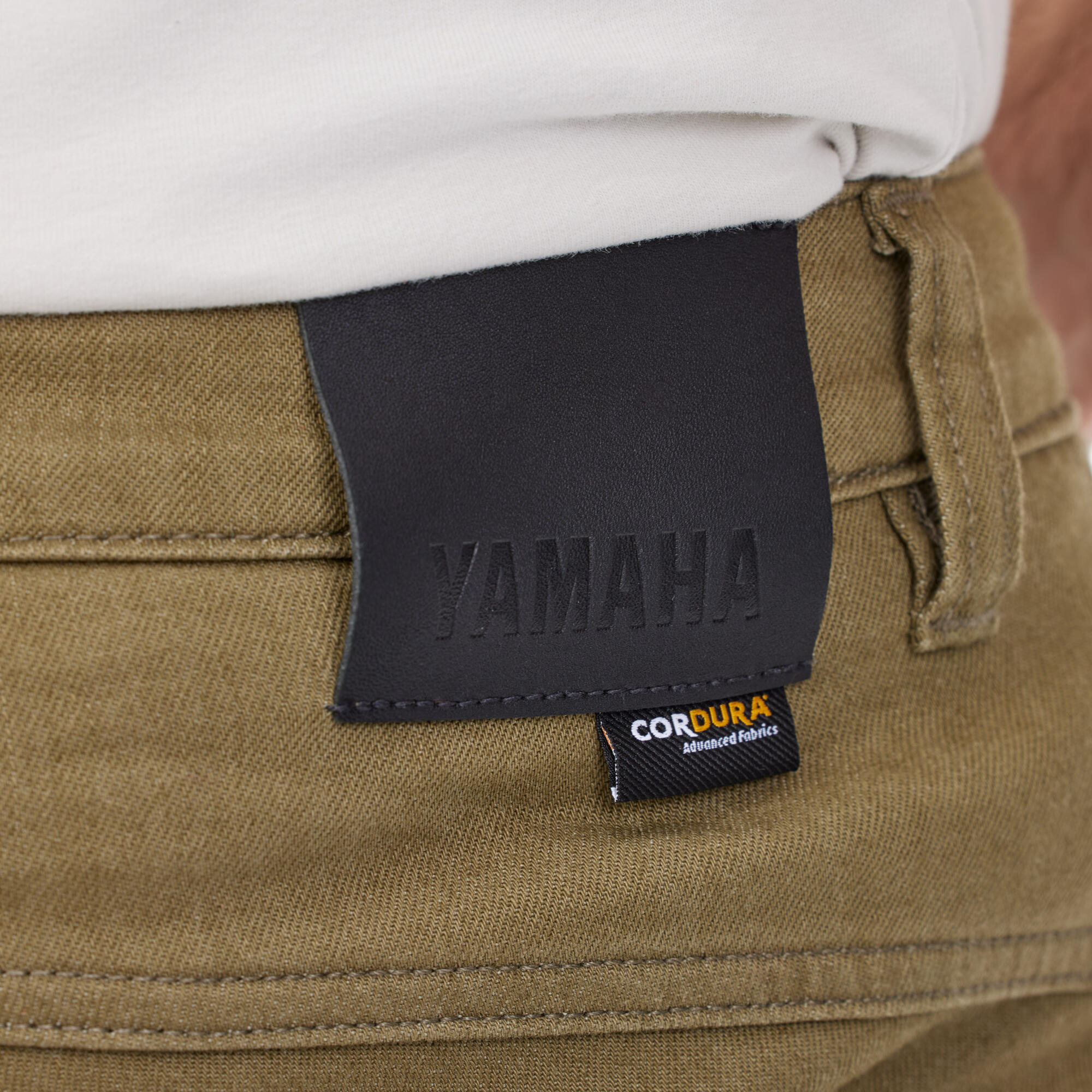 A24-PP102-G2-0L-24-riding-pant-cargo-men-Studio-009
