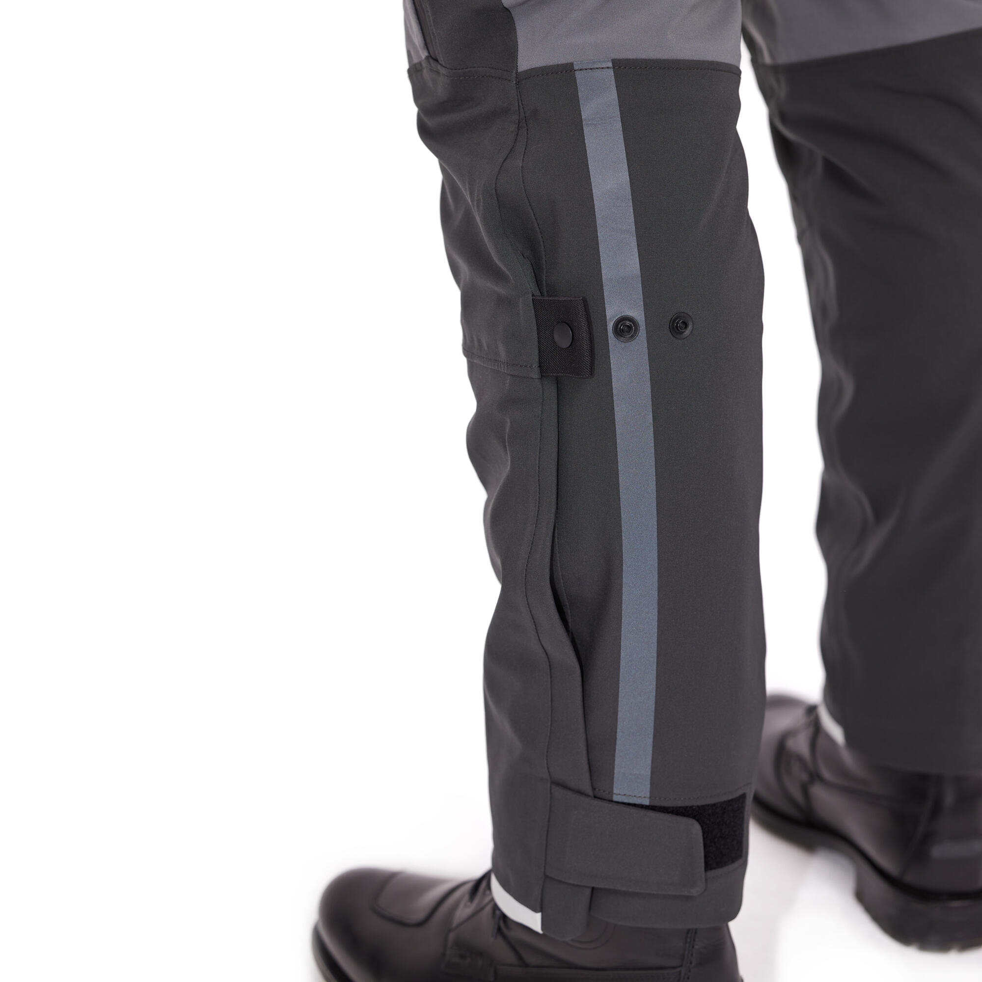 A25-STP01-F0-0L-Sport-Tour-pant-men-Studio-009