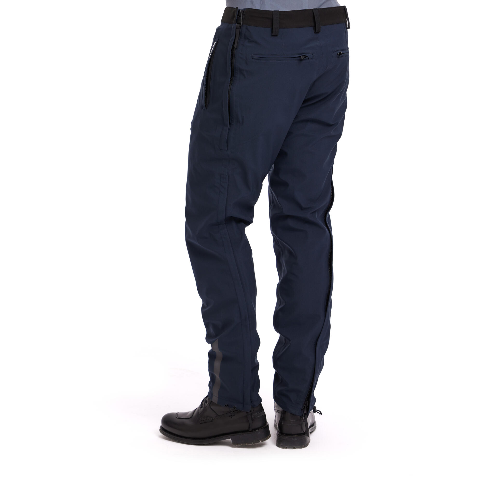 A25-SCP01-E4-0L-Scooter-overpant-men-Studio-003