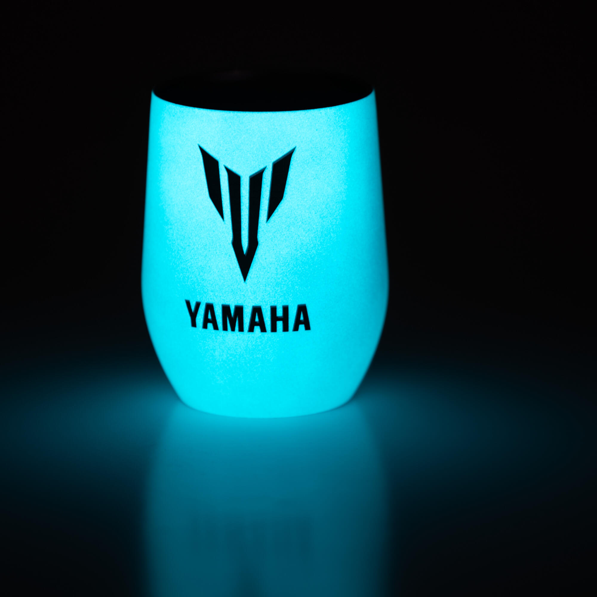 N25-EB004-E0-00-HYPERNAKED-GLOWING-CUP-Studio-004