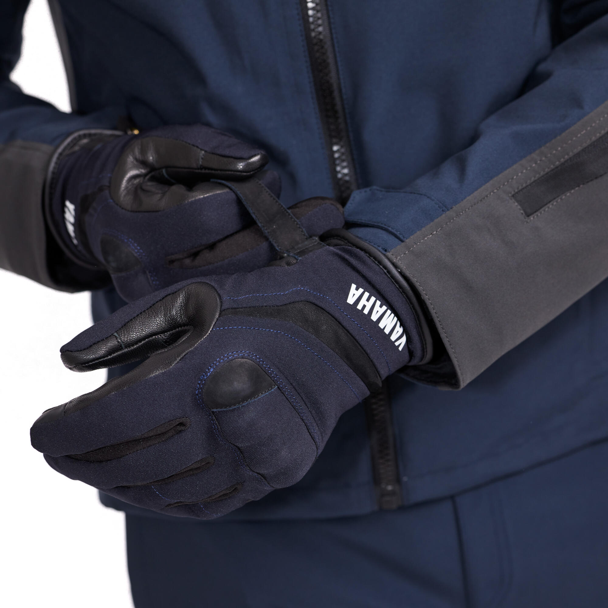 A25-SCG01-E4-0L-25-Scooter-winter-glove-men-Studio-002