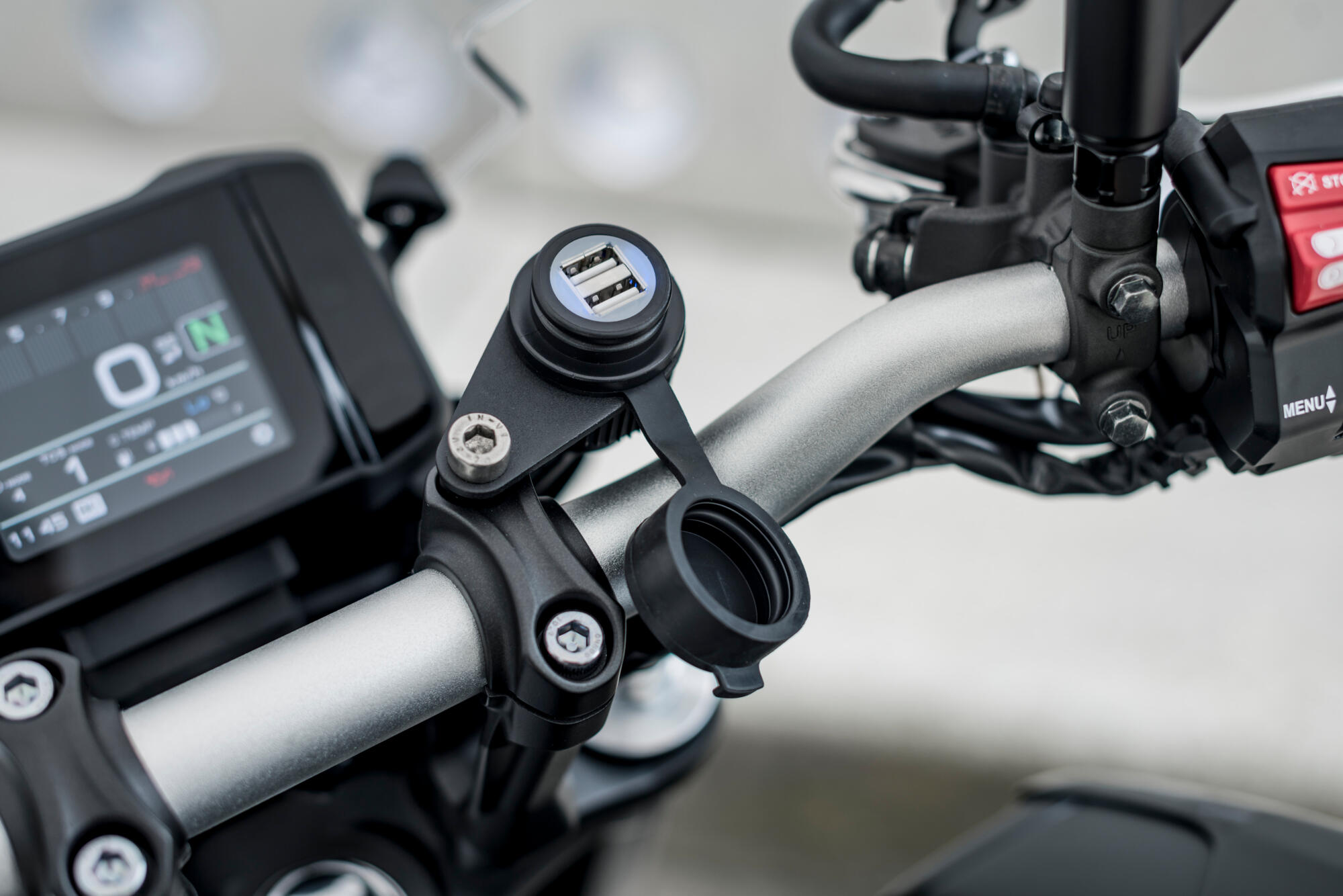 2021-Yamaha-MT09-EU-Tech_Black-Accessorized-detail-001-03