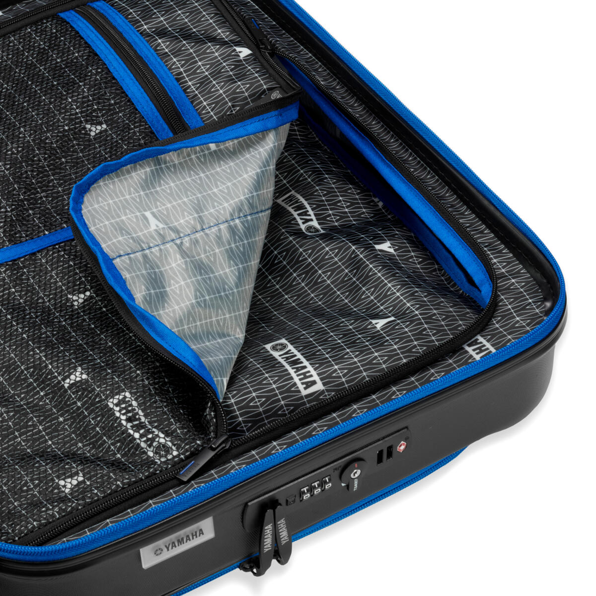 T22-LB020-B0-00-Cabin-Trolley-Business-EU-Studio-009_Tablet