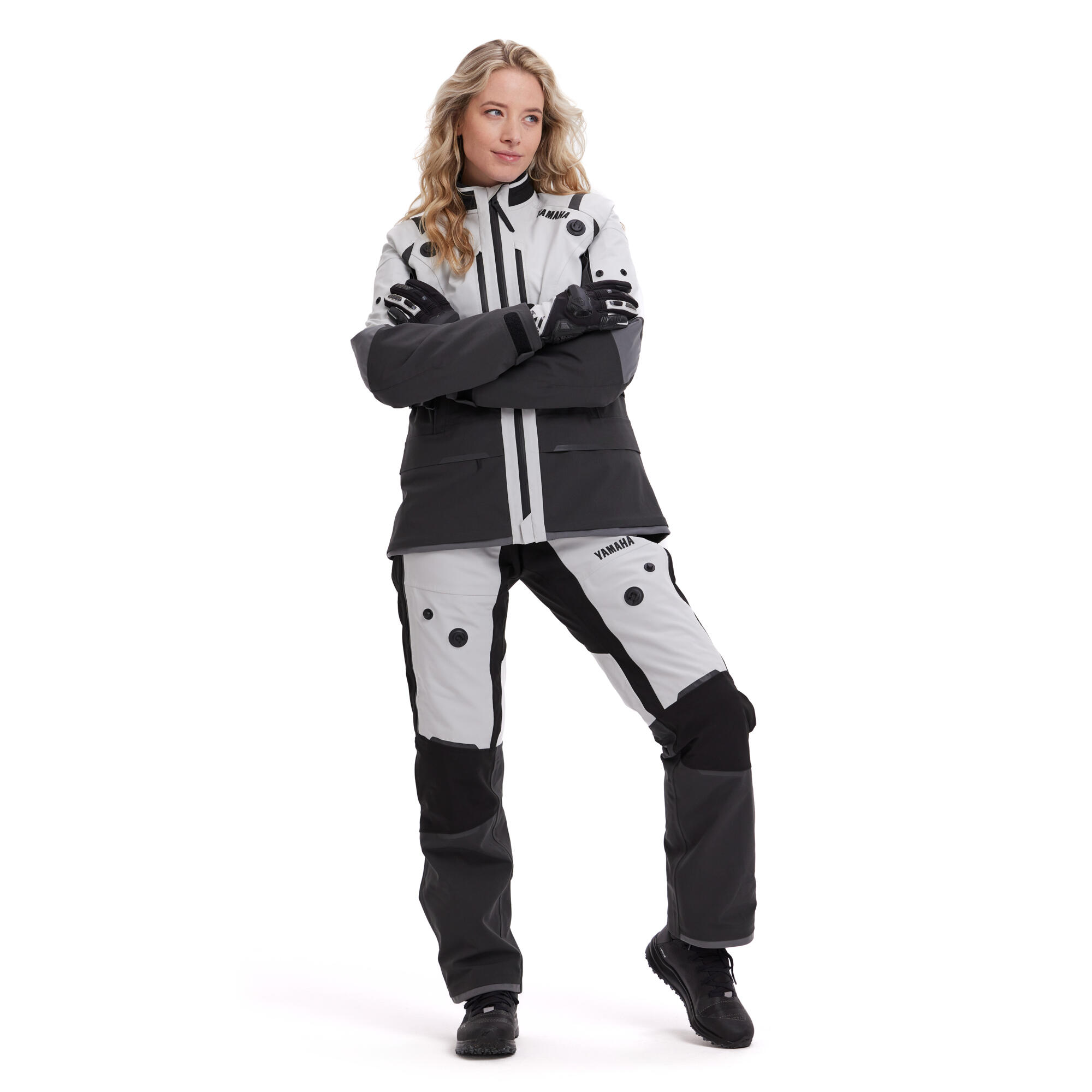 A25-STJ02-F2-0M-25-sport-tour-jacket-women-Studio-002